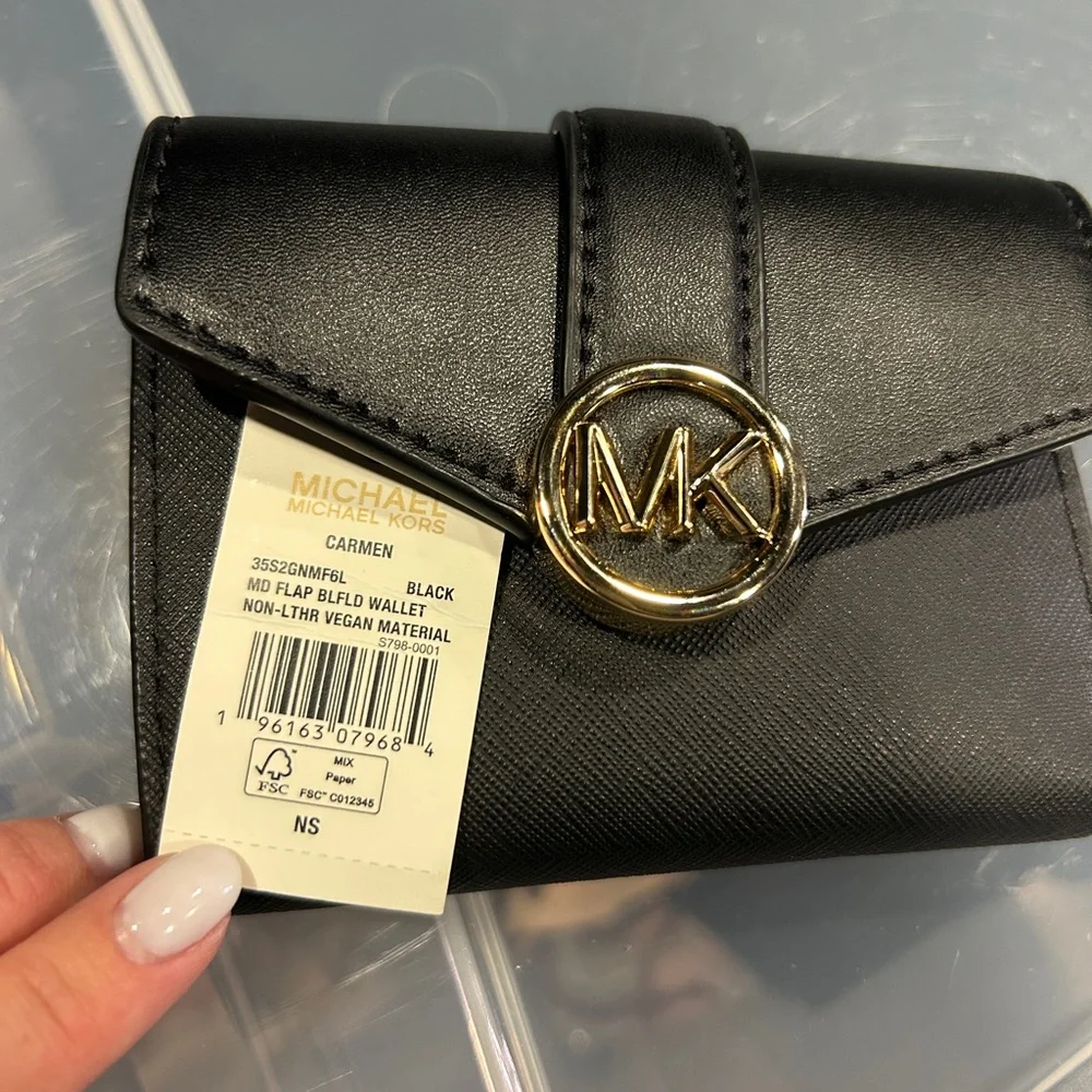 Michael Kors Black Vegan Wallet with Gold MK Emblem style Carmen - Picture 2 of 4